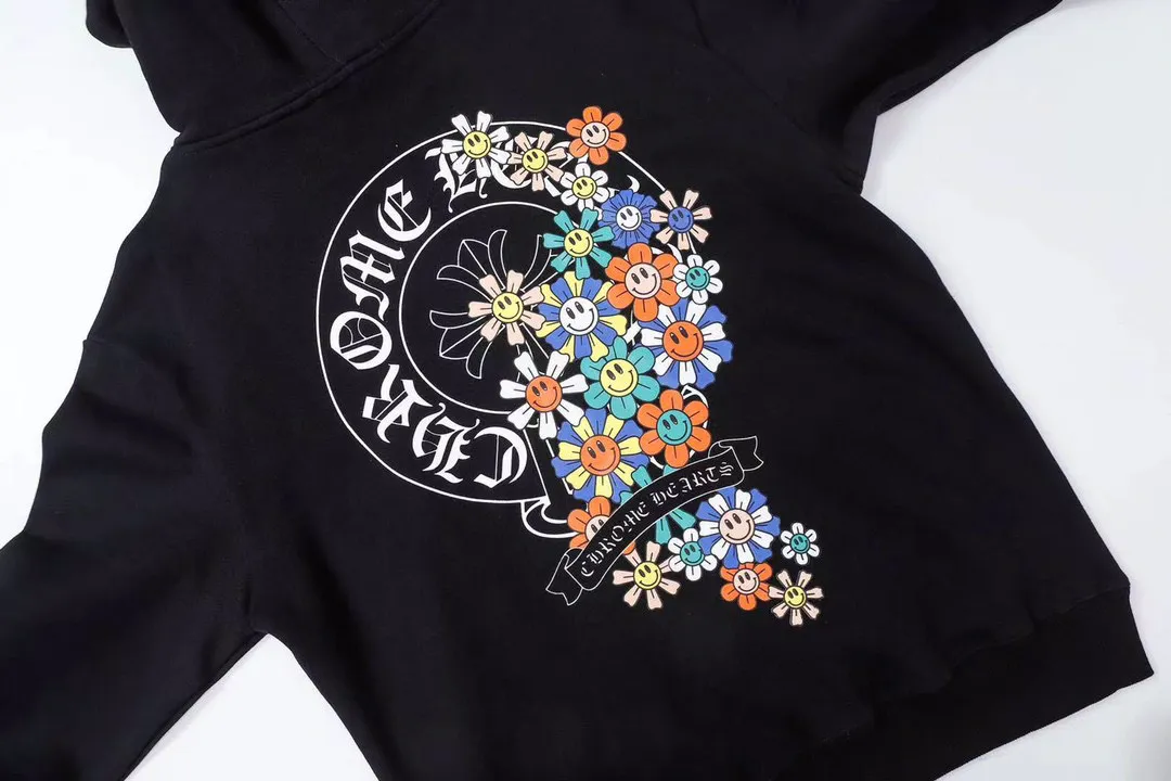 M01—P210 -Chrome Hearts/Chrome Hearts printed sweatshirt cardigan jacket -420 grams of high-density, high-quality wool, soft, delicate and skin-friendly, soft and silky to the touch, warm and skin-friendly -The hardware zipper accessories are all customized and full of details -Colour: black white -Size: S M L XL